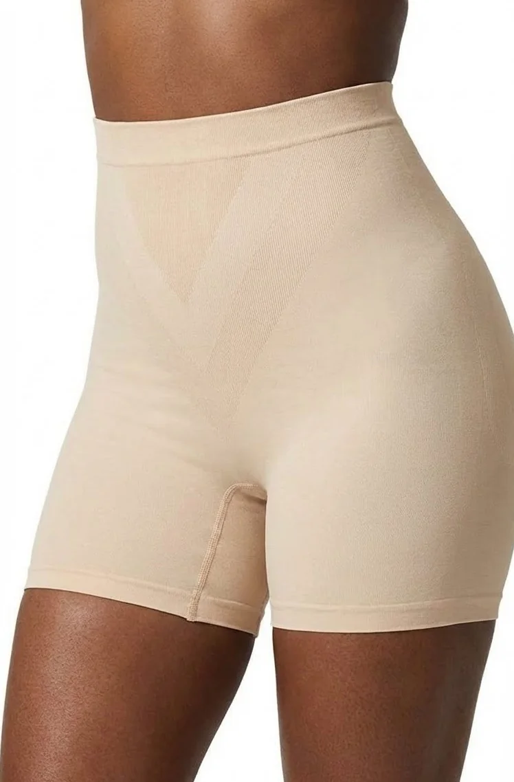 MissFit Kadın Orta Boy Şort Korse Yüksek Bel Ten Rengi - Model Üzerinde